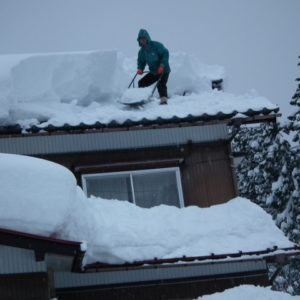 積雪で雨樋が壊れた時の火災保険申請手順